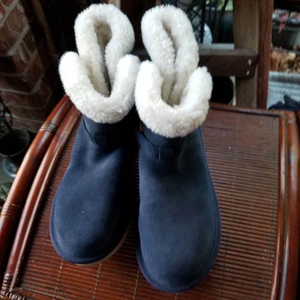 SUEDE LIKE ANE BOOTS BY UGG